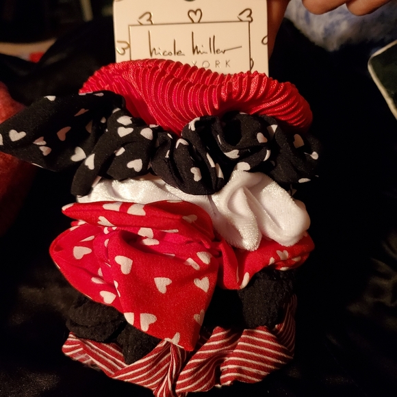 Valentine's Day Jewelry And Accessories - Picture 6 of 10